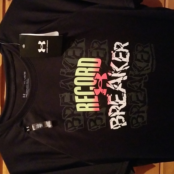 Under armour tshirt - Picture 2 of 3